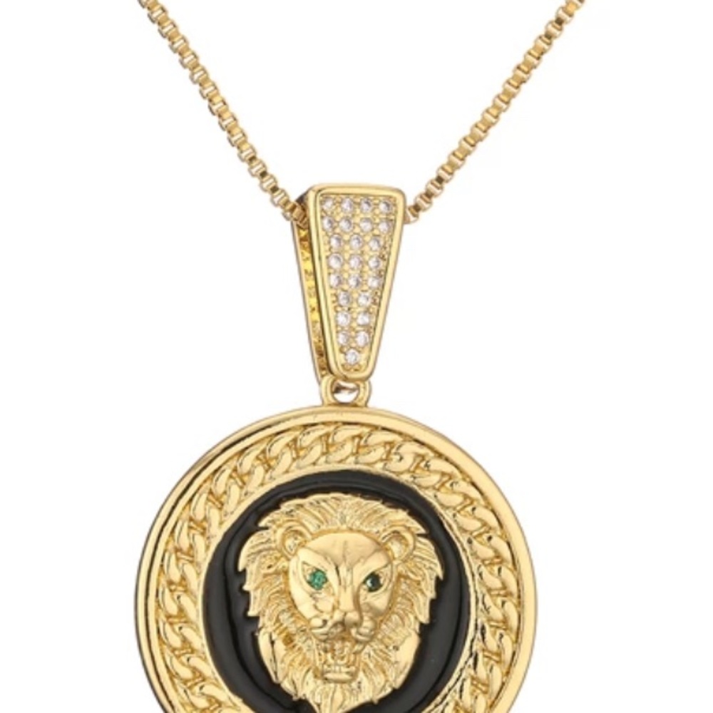 Gold lion pendant necklace
